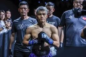 德甲没比赛的一天， 大家都在用想象力踢球。 等真正开踢的时候， 可能又全都要重来。 有些期待， 也许一开场就碎了。 [井]德甲 [井]德甲日常 [井]懂球的都懂